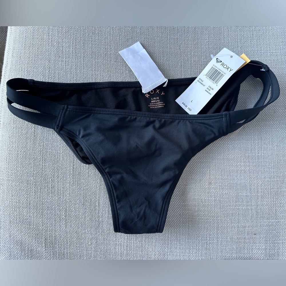 Black Roxy bikini bottoms.